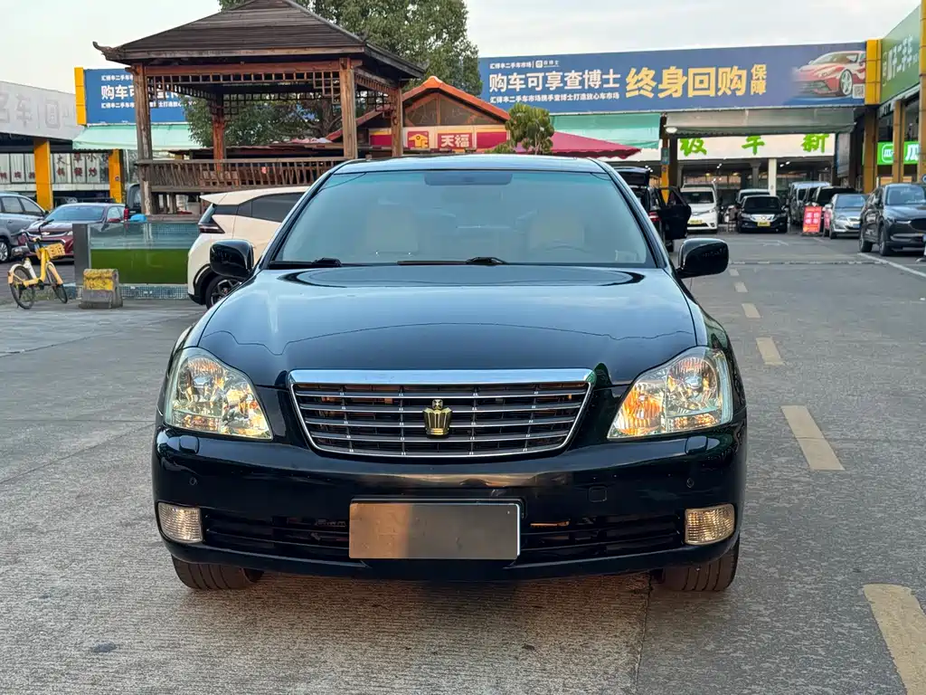 Toyota Crown — миниатюра 2