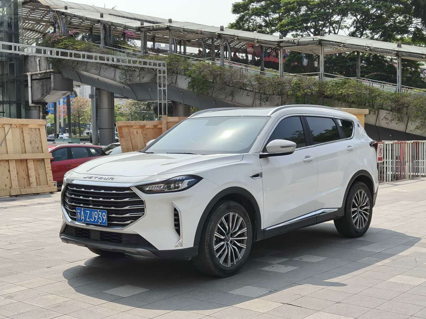 Jetour Jetour X70 PLUS 1.5 л 2023 г. Белый, пробег 19000 км