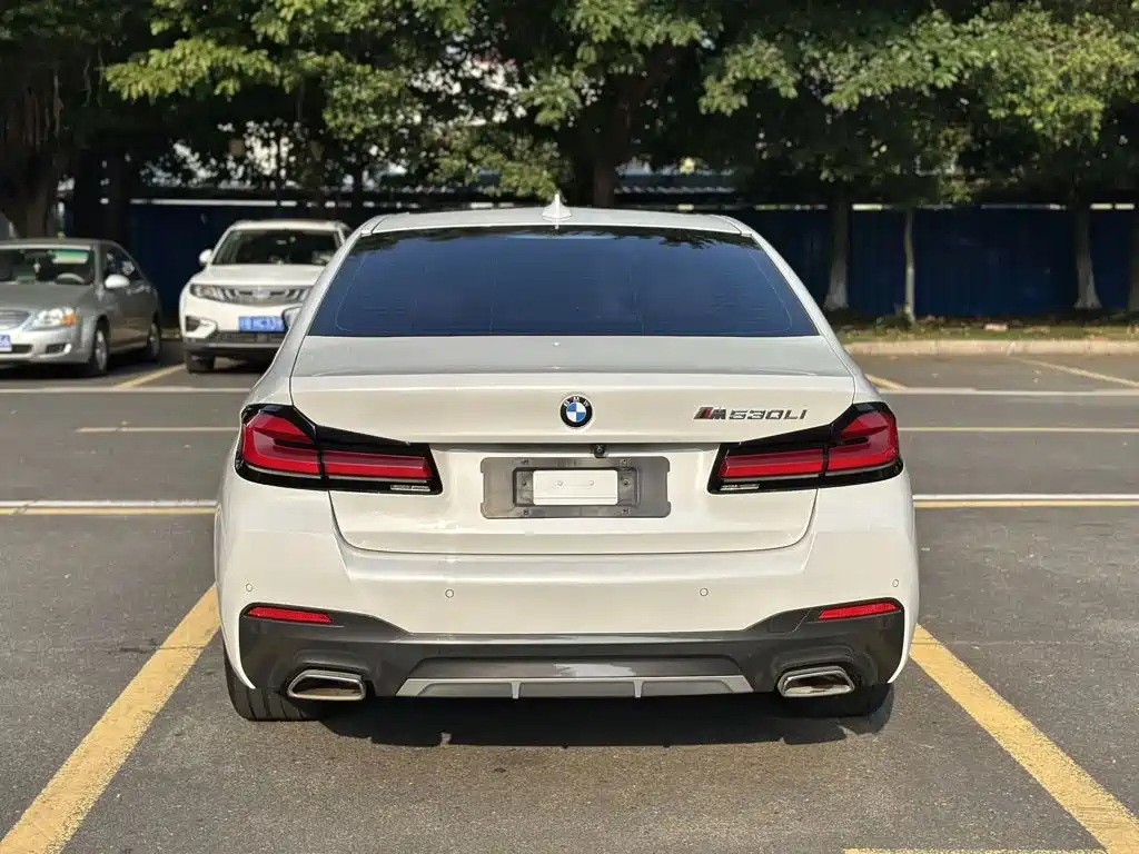 BMW 5 Series — миниатюра 7