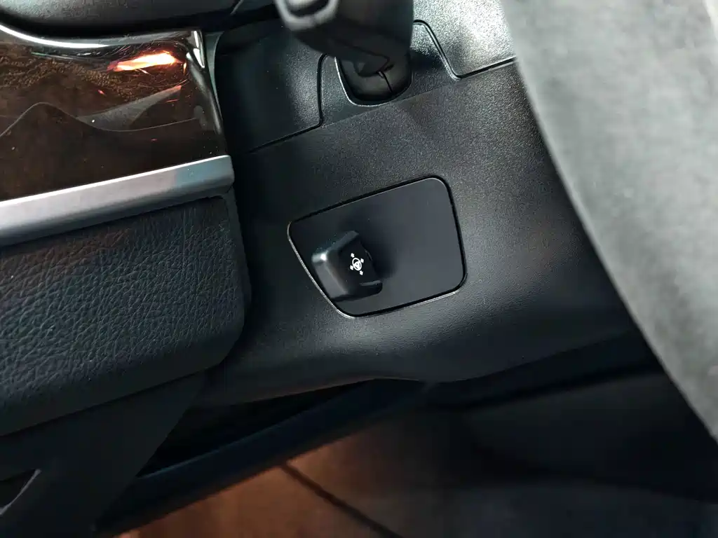 BMW 5 Series — миниатюра 27