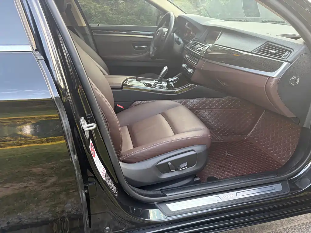 BMW 5 Series — миниатюра 17
