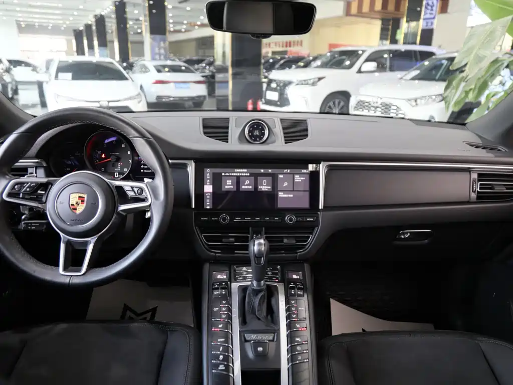 Porsche Macan — миниатюра 14