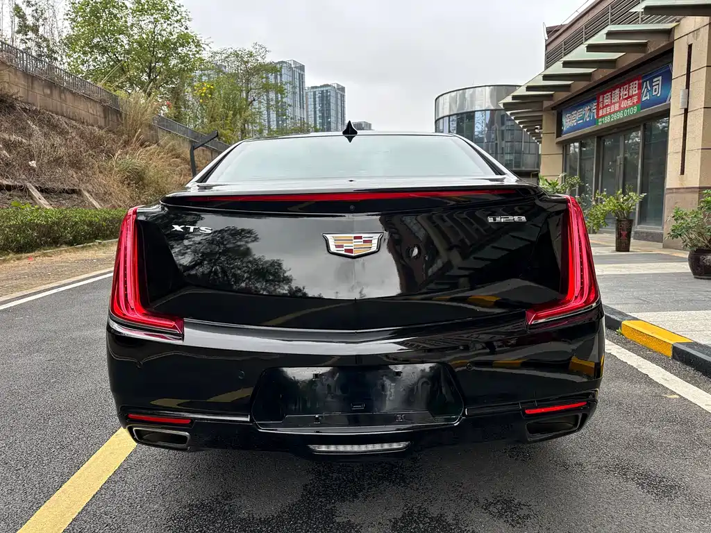CADILLAC XTS