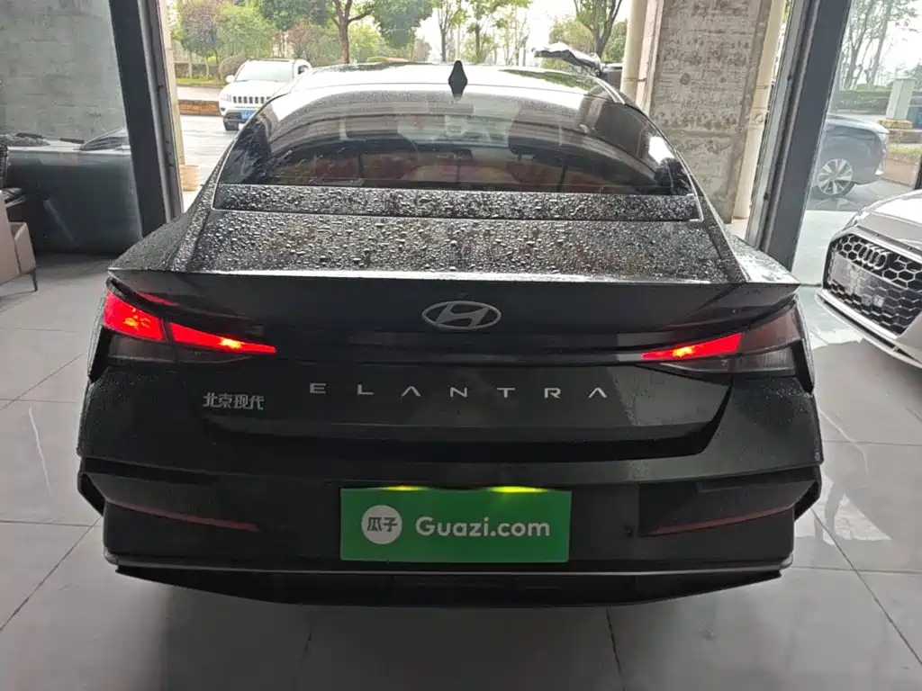 Hyundai Elantra — миниатюра 6