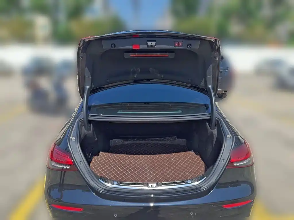 Mercedes-Benz E-Class — миниатюра 20