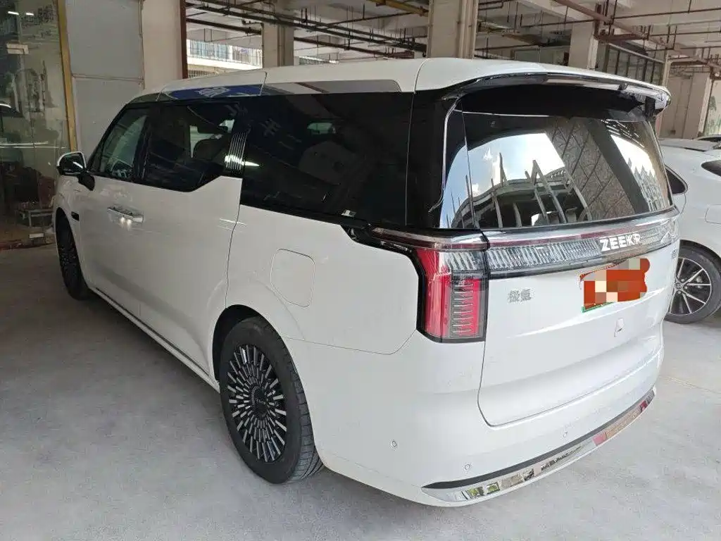 Zeekr 009 2024 мест 108kWh
