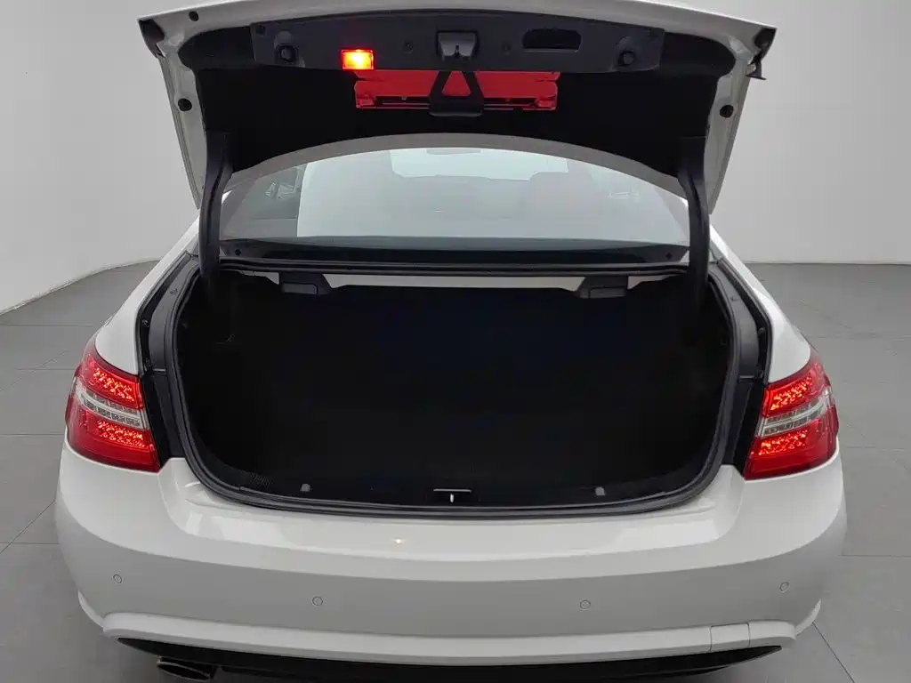 Mercedes-Benz E-Class (Import) — миниатюра 16