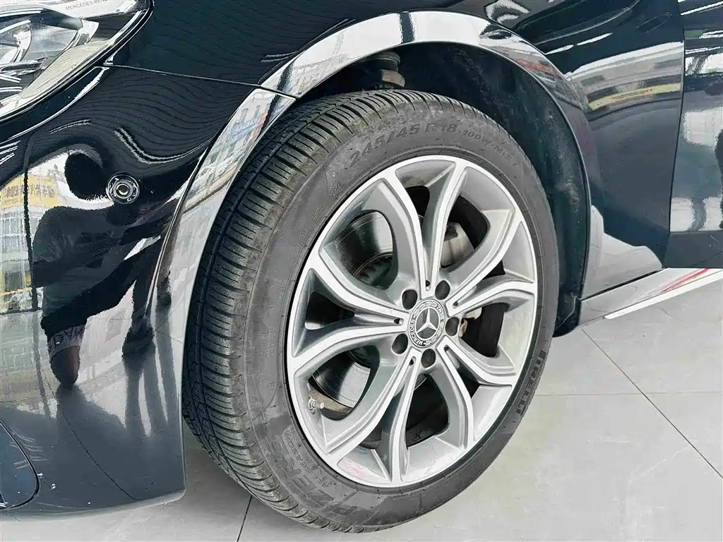 Mercedes-Benz E-Class — миниатюра 5