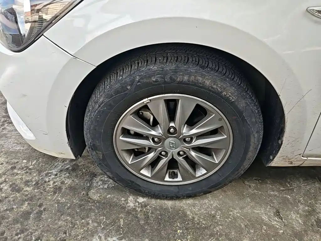 Hyundai Elantra — миниатюра 23