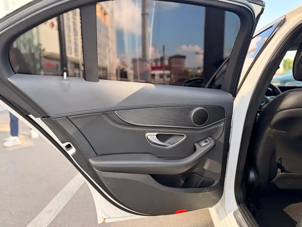 Mercedes-Benz C-Class — миниатюра 18