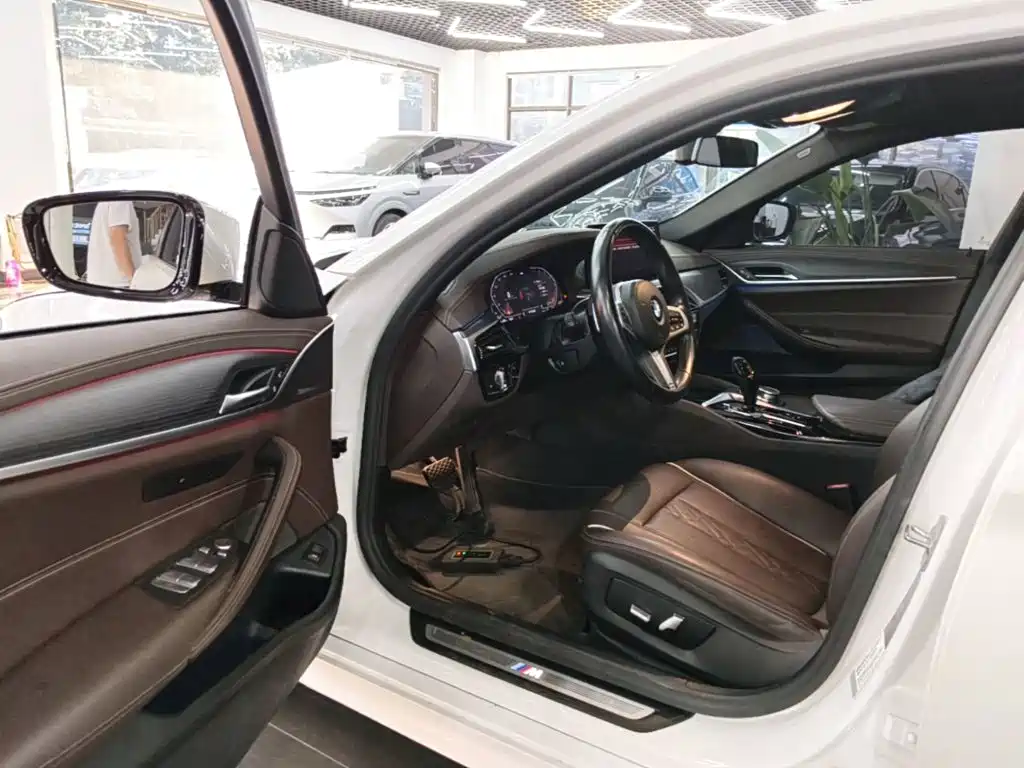 BMW 5 Series — миниатюра 16