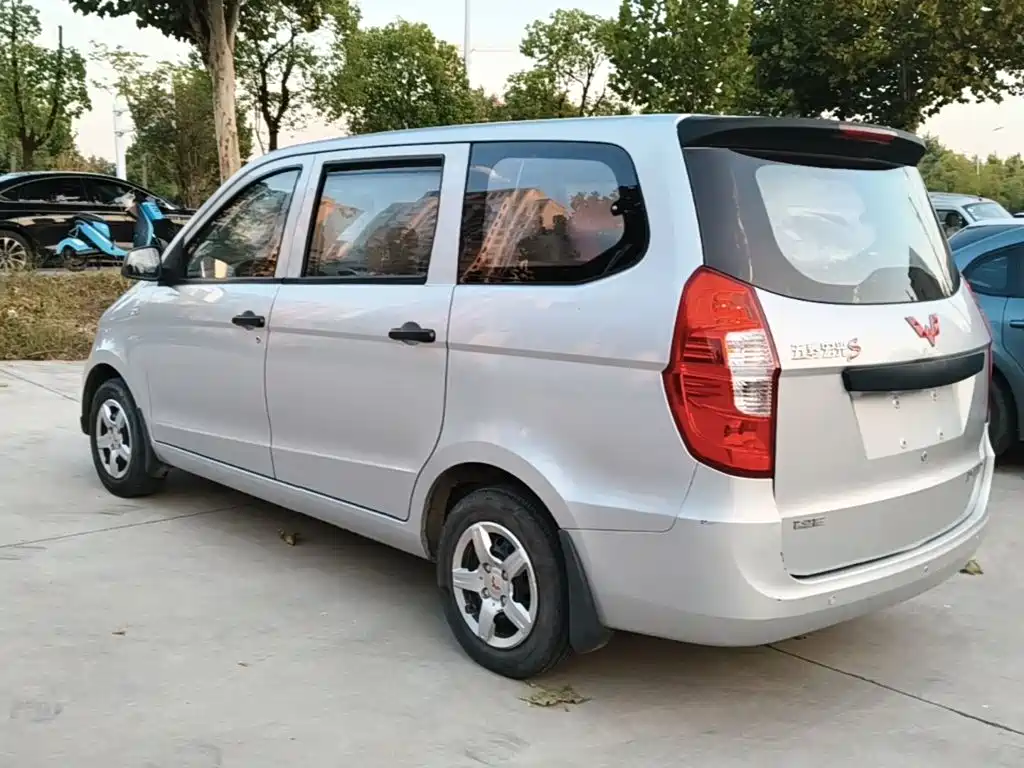 Wuling Hongguang — миниатюра 5