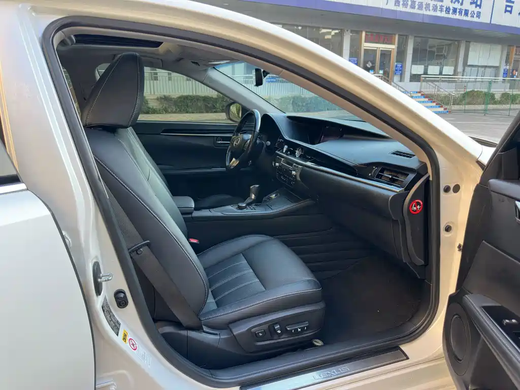Lexus ES — миниатюра 11
