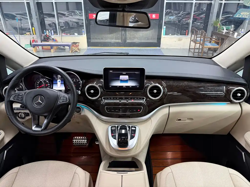 Mercedes-Benz V-Class V 2018 V 260 Luxury VI