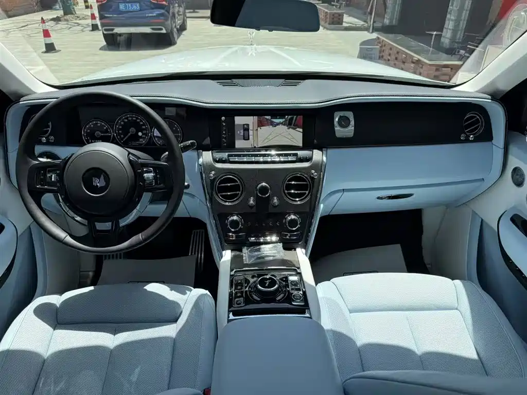 Rolls-Royce Cullinan 2018 мест