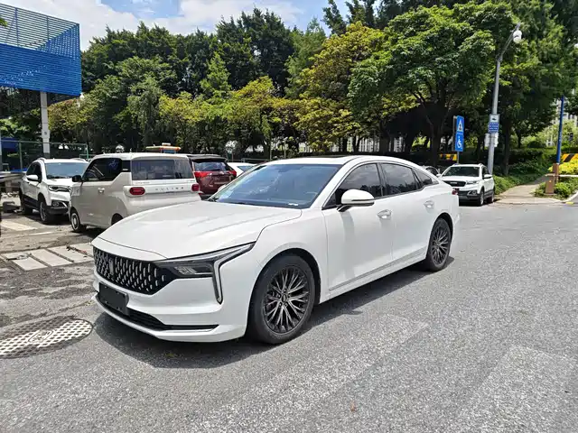 2022 Bestune B70