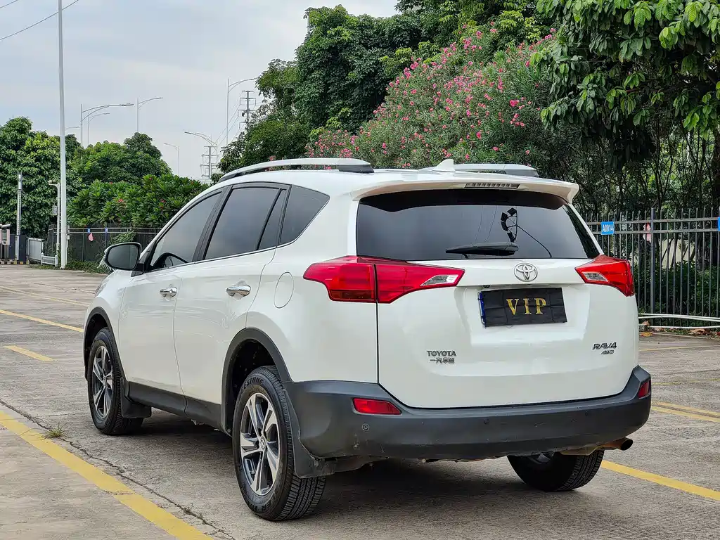 Toyota RAV4 — миниатюра 5
