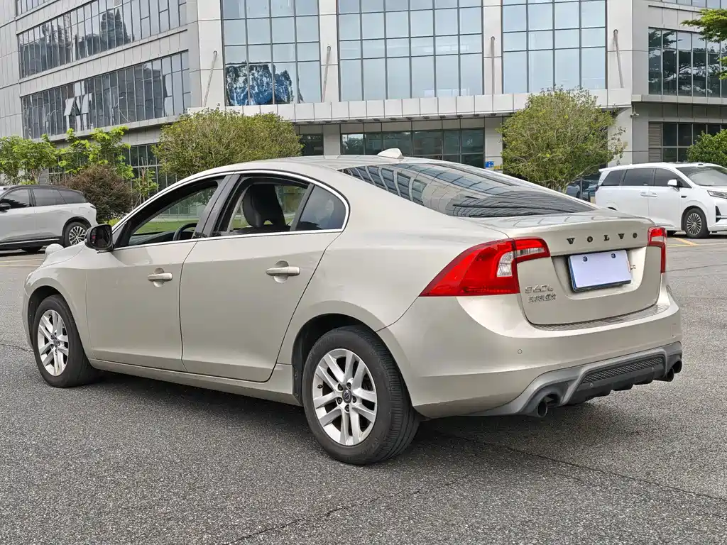 Volvo S60 — миниатюра 18