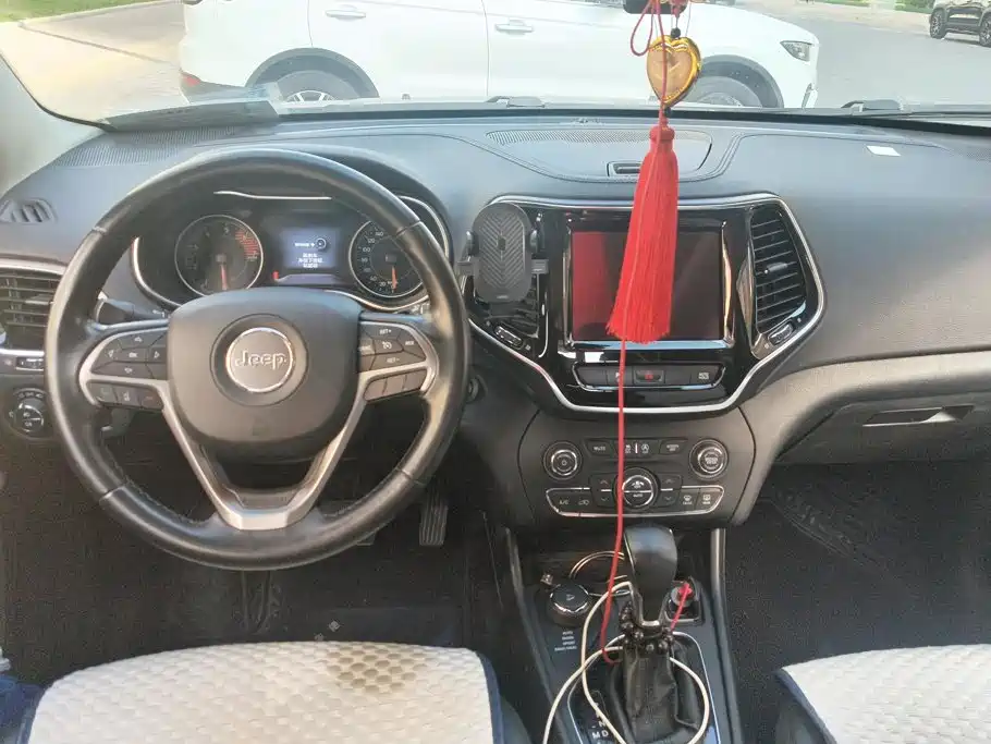 Jeep Cherokee — миниатюра 12