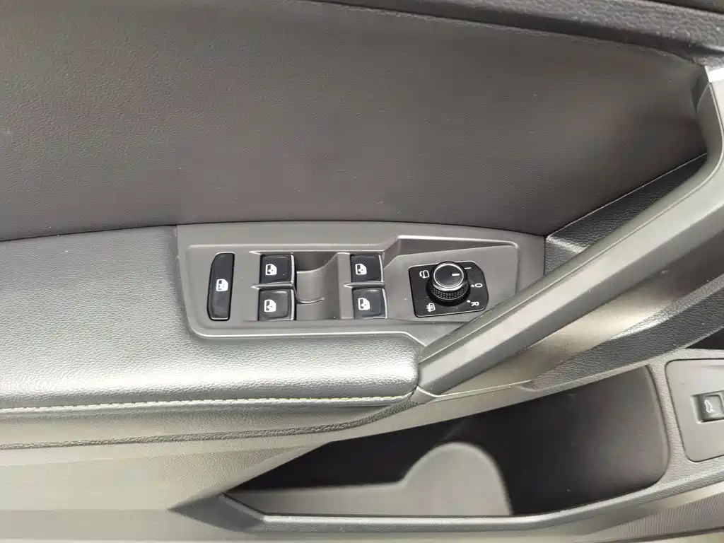 Volkswagen Tiguan L — миниатюра 9