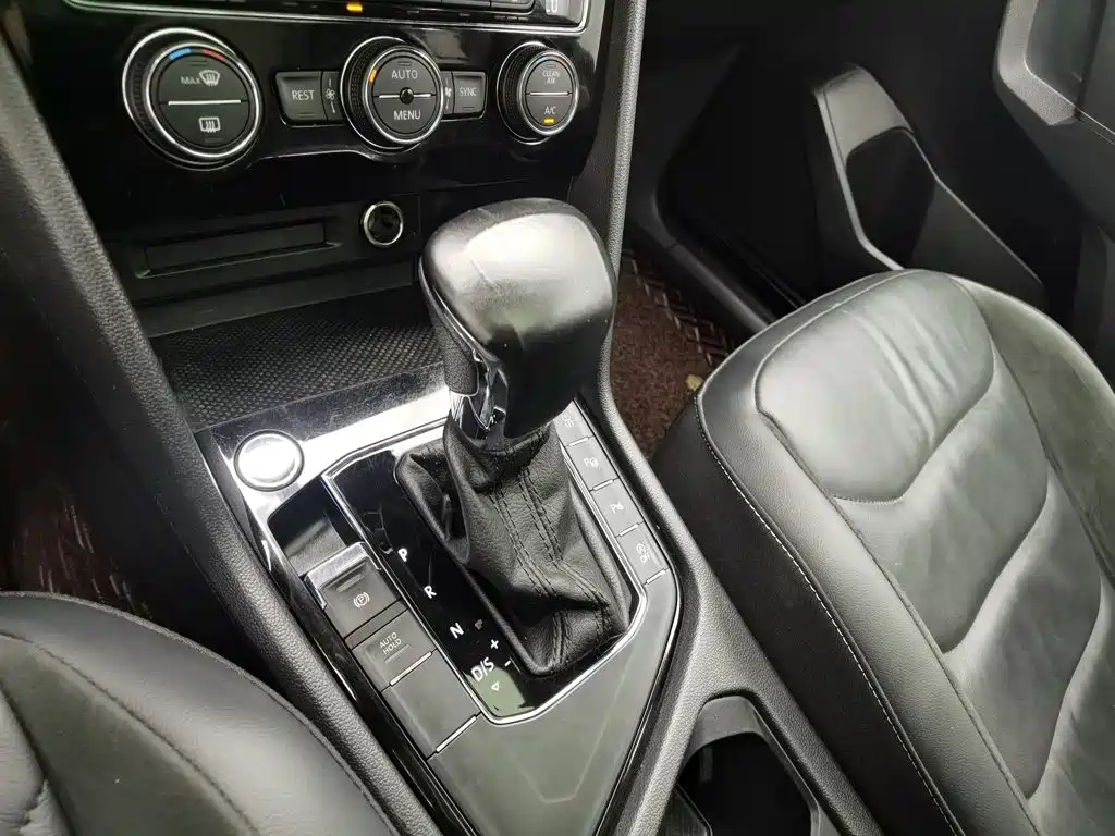 Volkswagen Tiguan L — миниатюра 13