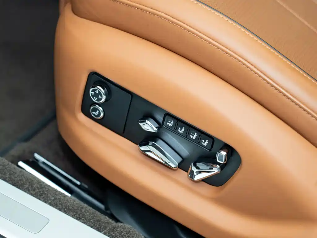 Bentley Flying Spur PHEV — миниатюра 11