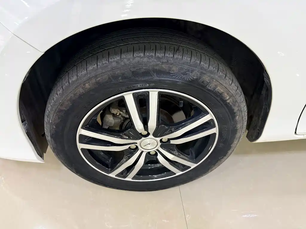 Toyota Yaris L — миниатюра 8