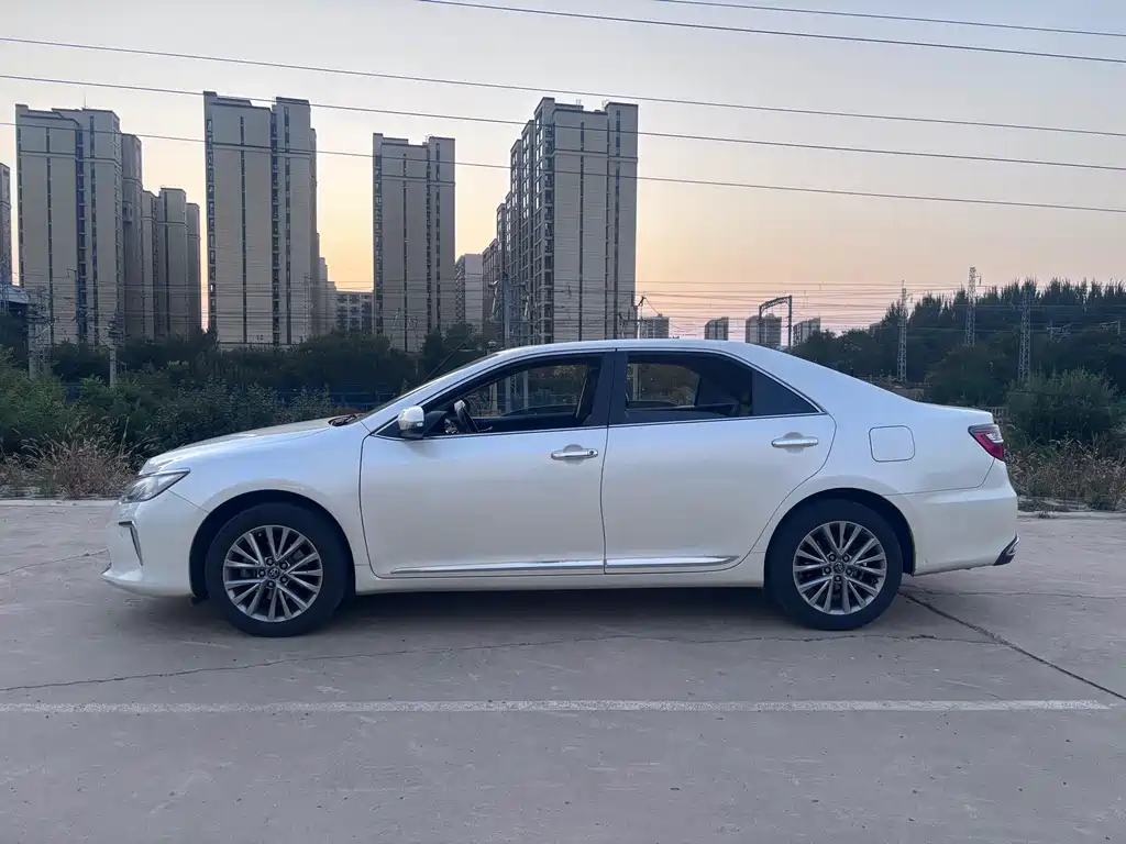 Toyota Camry — миниатюра 4