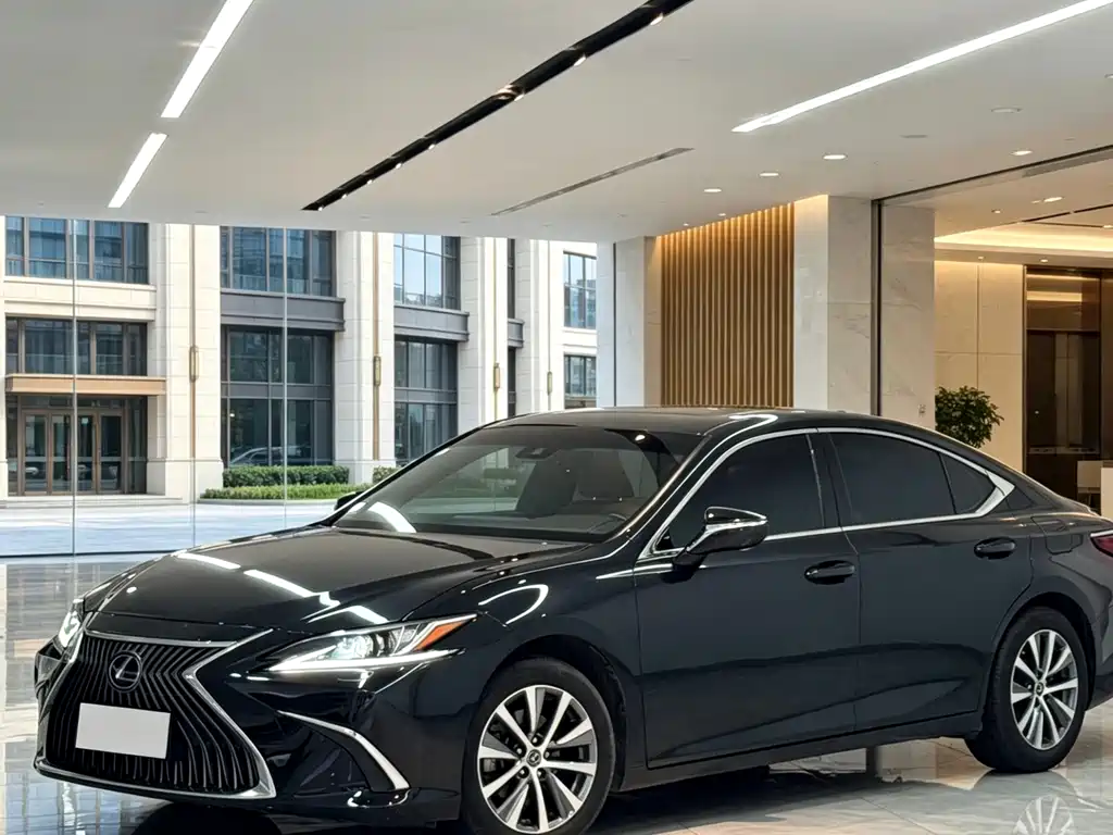 Lexus ES 2020