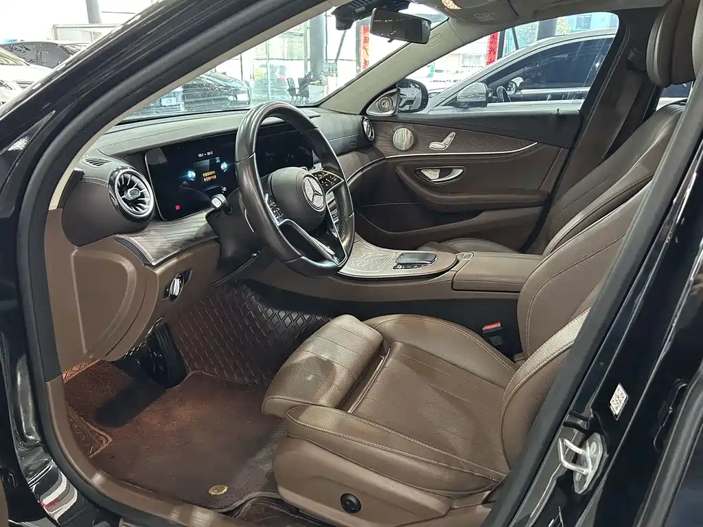 Mercedes-Benz E-Class — миниатюра 7