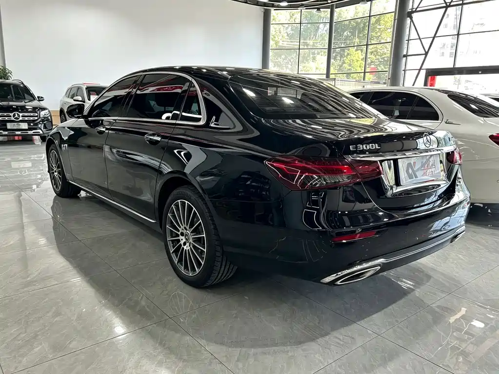 Mercedes-Benz E-Class — миниатюра 4
