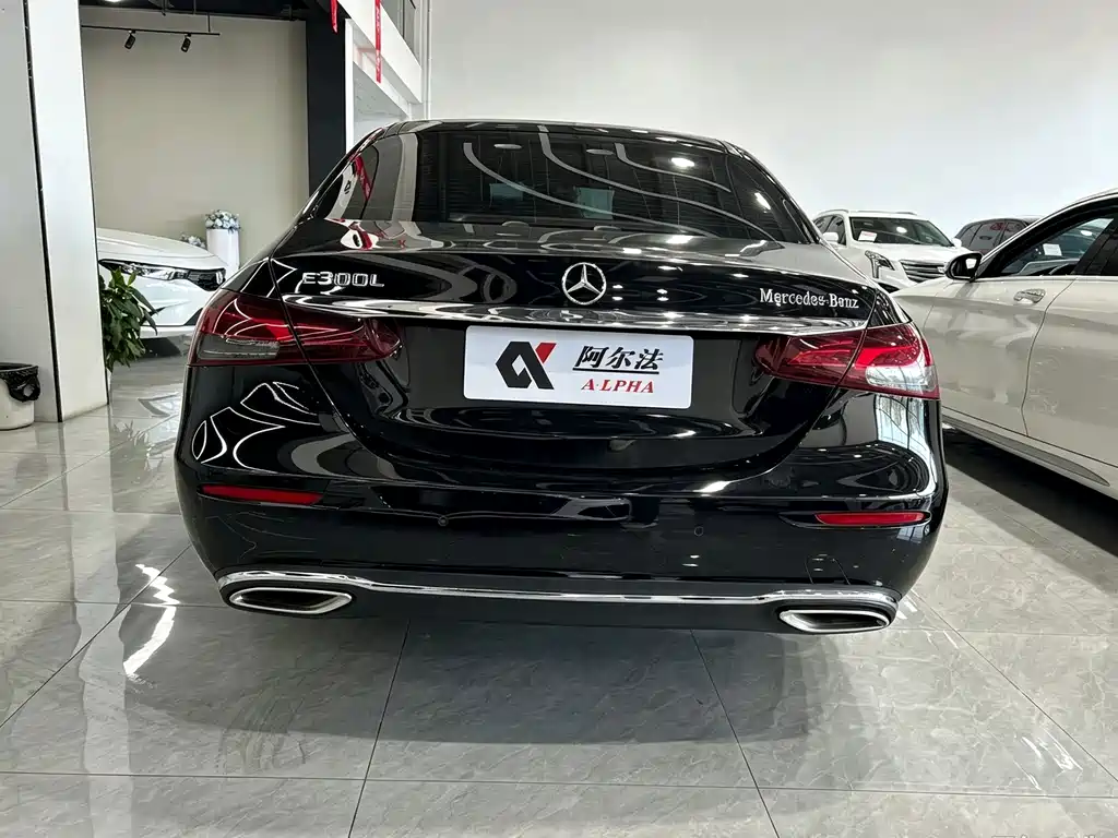 Mercedes-Benz E-Class — миниатюра 5