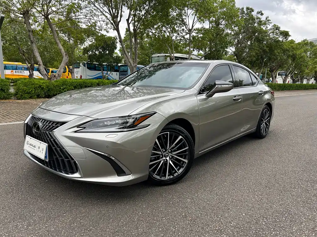 LEXUS  ES