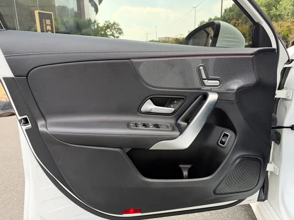 Mercedes-Benz A-Class — миниатюра 4