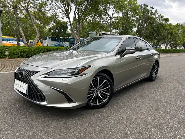 LEXUS  ES 2023