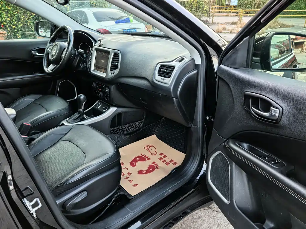 Jeep Compass — миниатюра 13