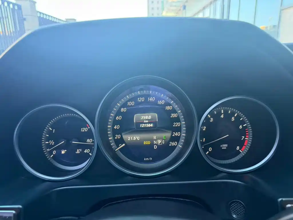 Mercedes-Benz E-Class — миниатюра 15