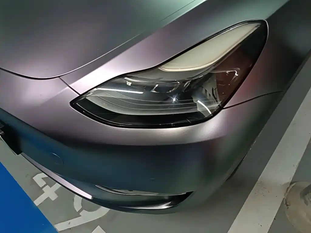 Tesla Model Y — миниатюра 24