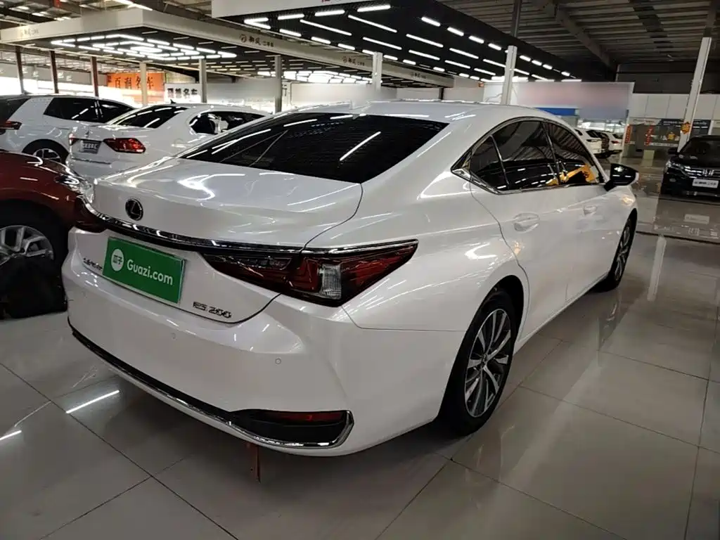 Lexus ES 2020 200