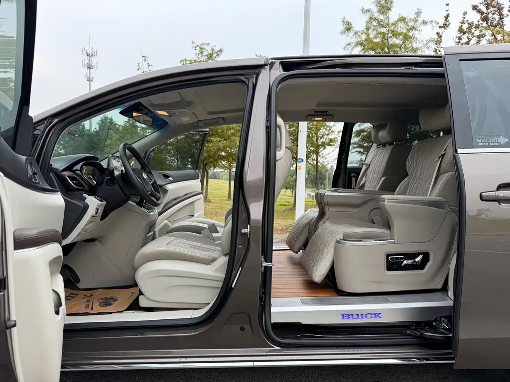 Buick GL8 — миниатюра 12
