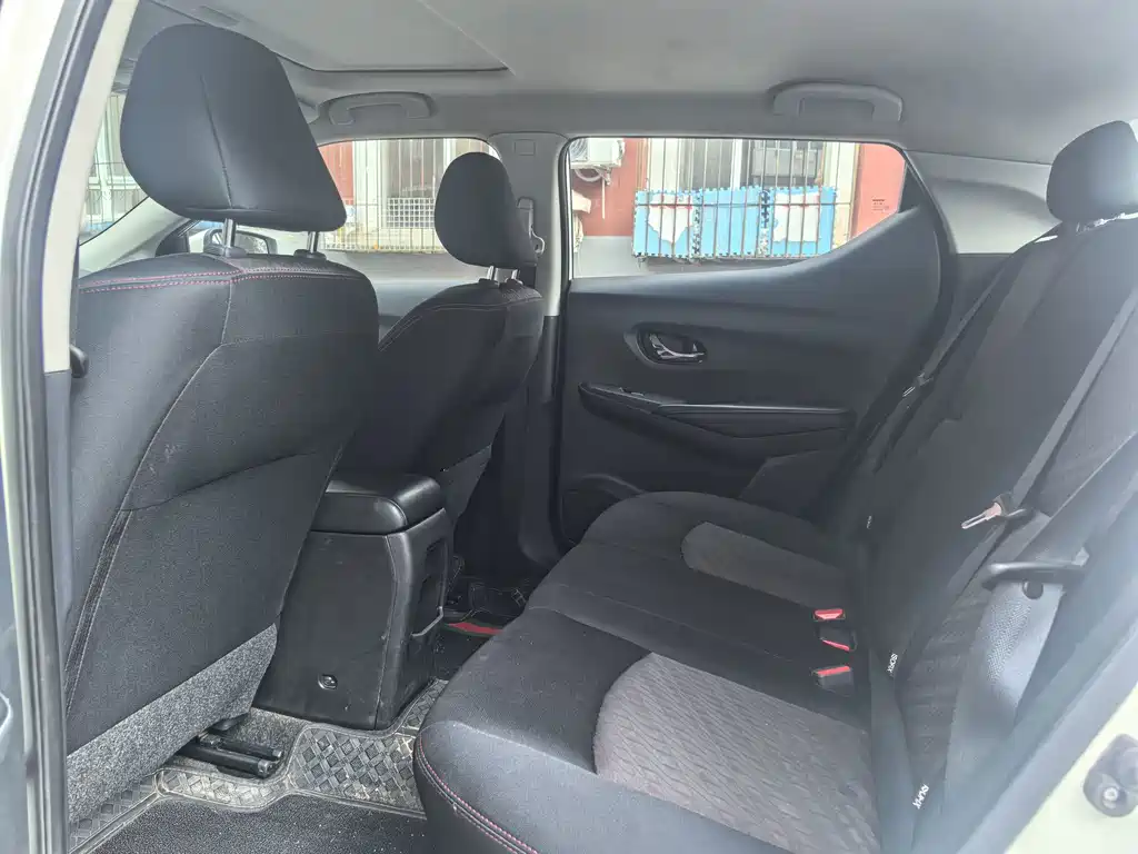 Nissan Bluebird - фото 7