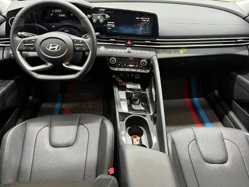 Hyundai Elantra — миниатюра 15