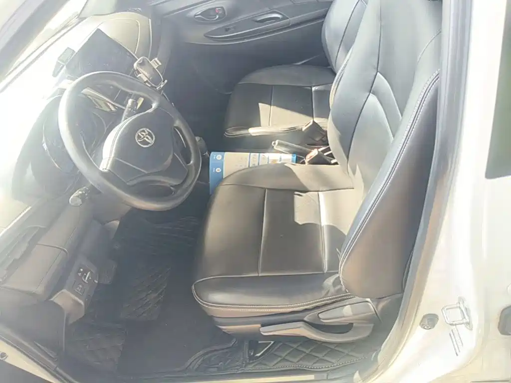 Toyota Yaris L — миниатюра 15