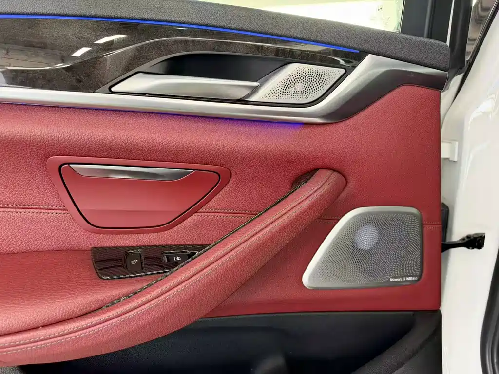 BMW 5 Series — миниатюра 8