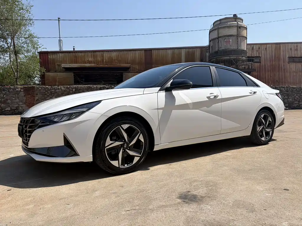 Купить Hyundai Elantra