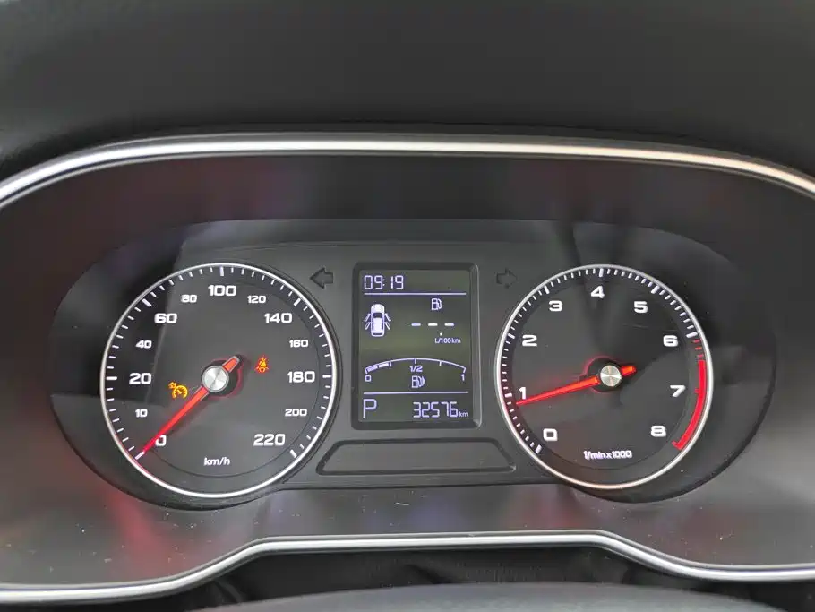 Roewe RX3 — миниатюра 14