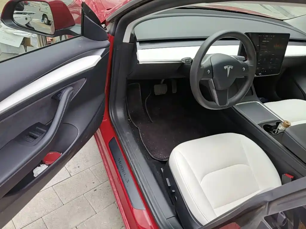 Tesla Model 3 — миниатюра 16