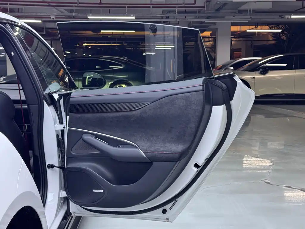 XIAOMI CAR XIAOMI SU7 ULTRA