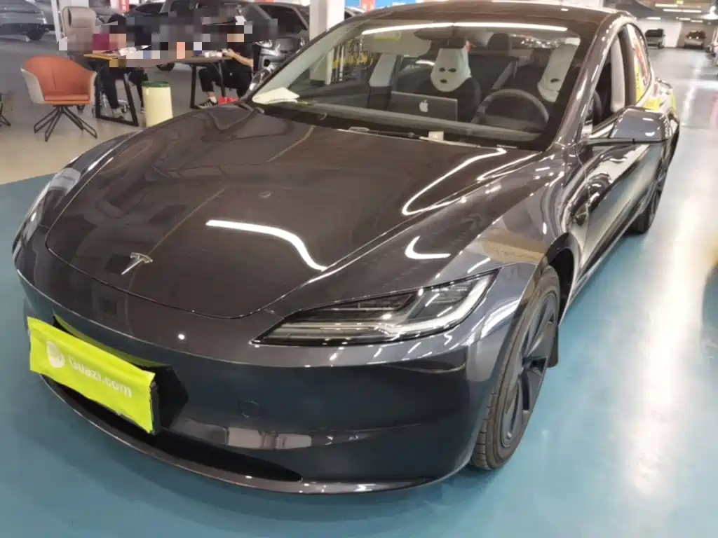Tesla Model 3 — миниатюра 2