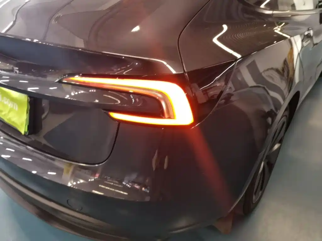 Tesla Model 3 — миниатюра 8